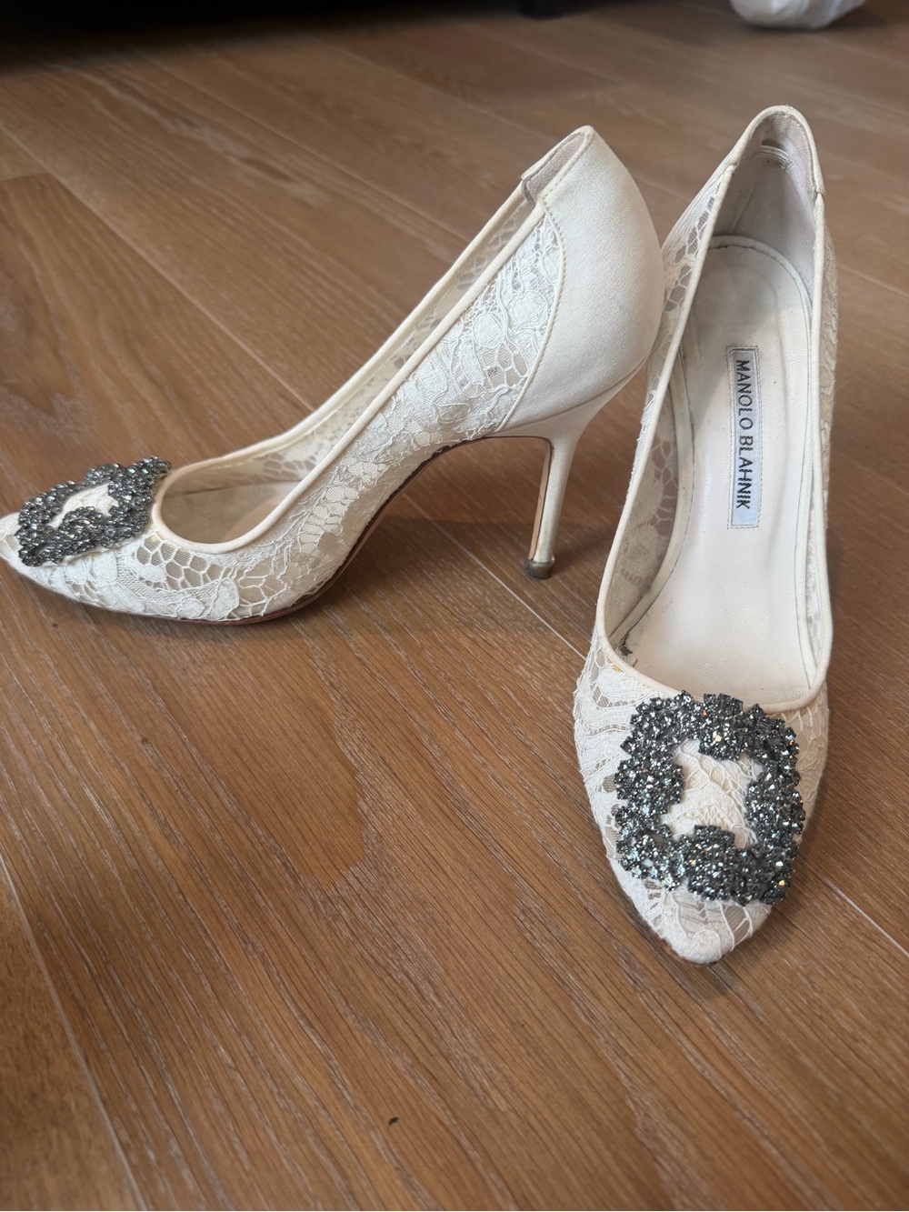 Women's Ivory Lace Embellished Pointed-Toe Pump - Picture 2 of 14